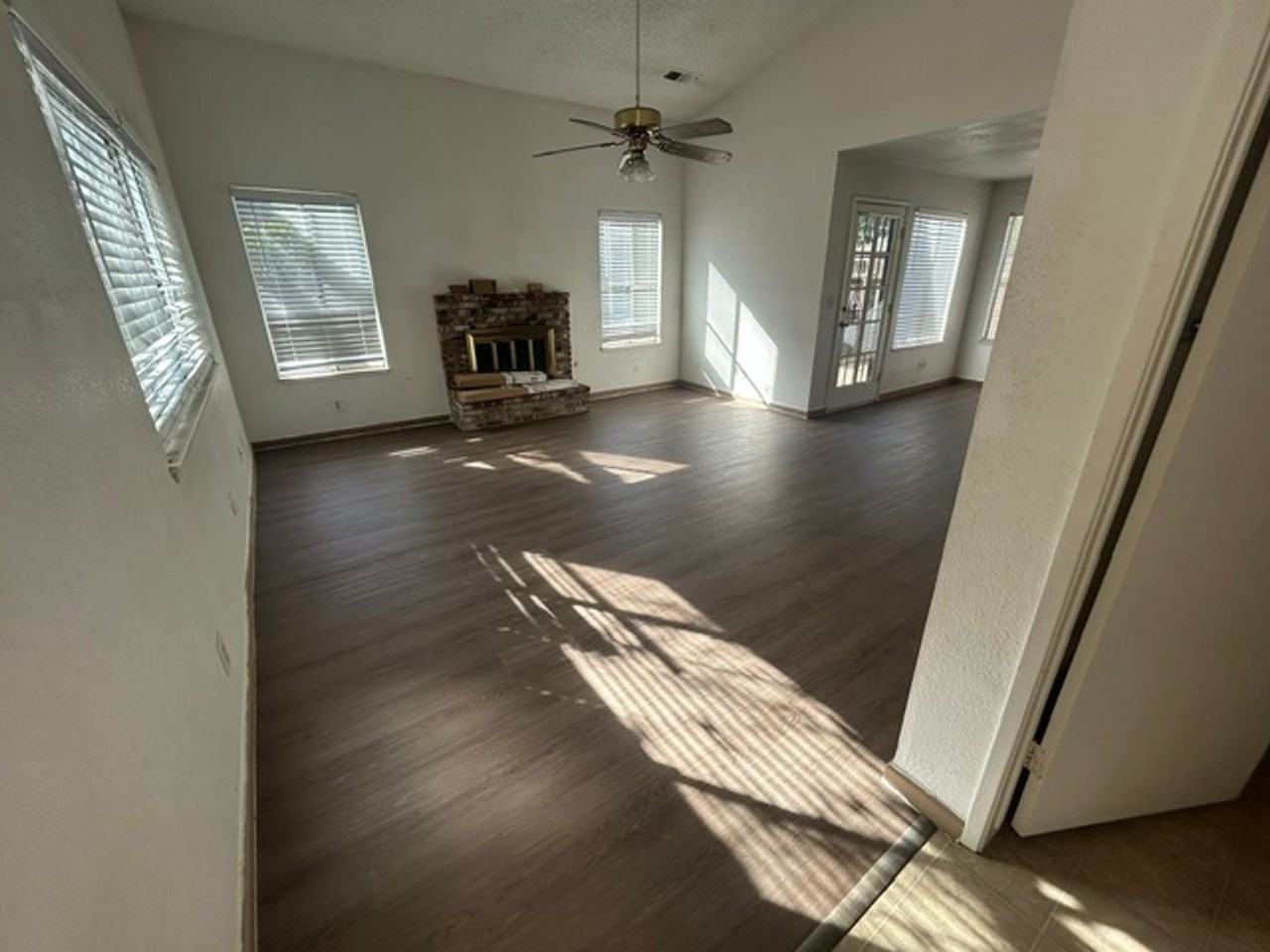 2411 N Bradley St - Photo 3 of 6