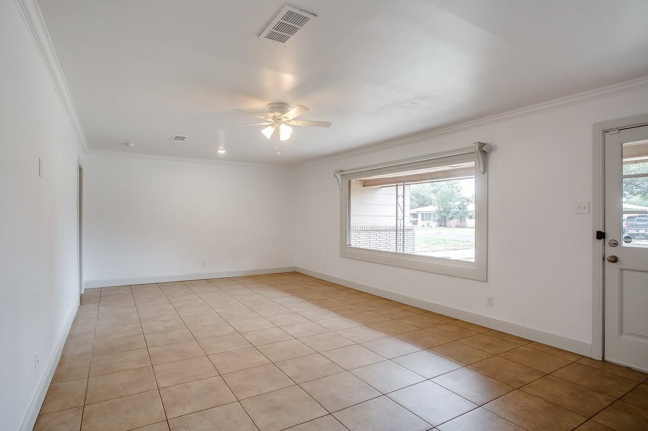 2707 39th St - Photo 2 of 12