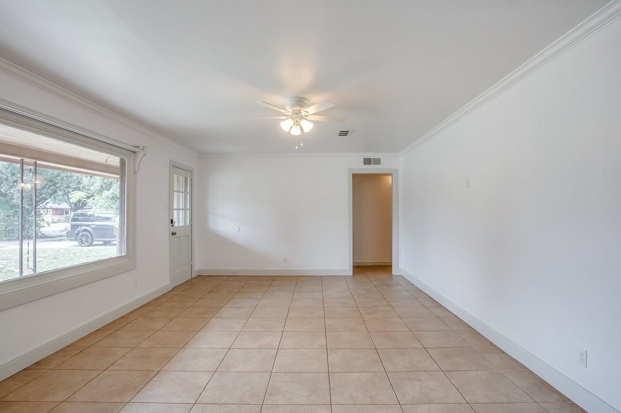 2707 39th St - Photo 3 of 12