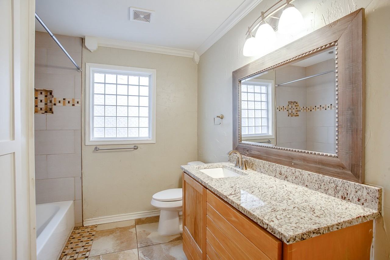 2707 39th St - Photo 6 of 12