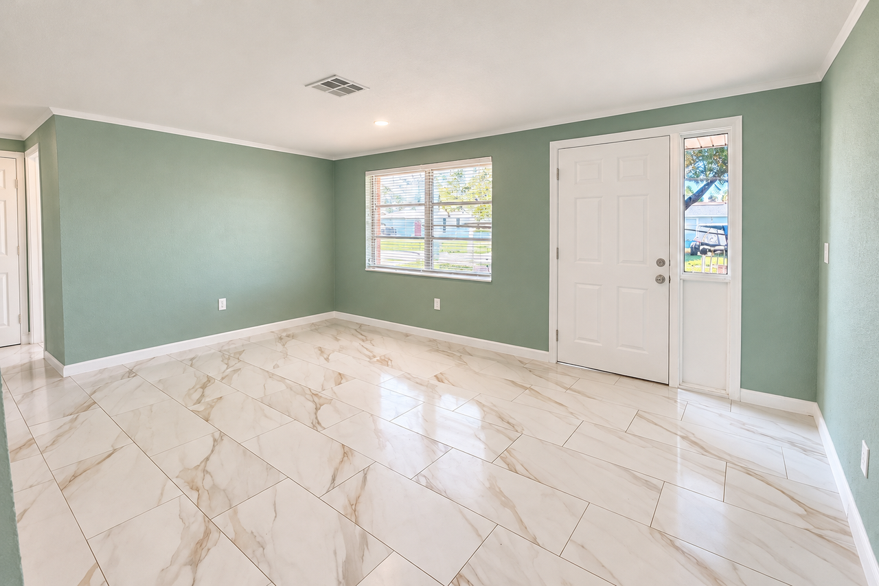 9238 Pegasus Ave - Photo 2 of 11