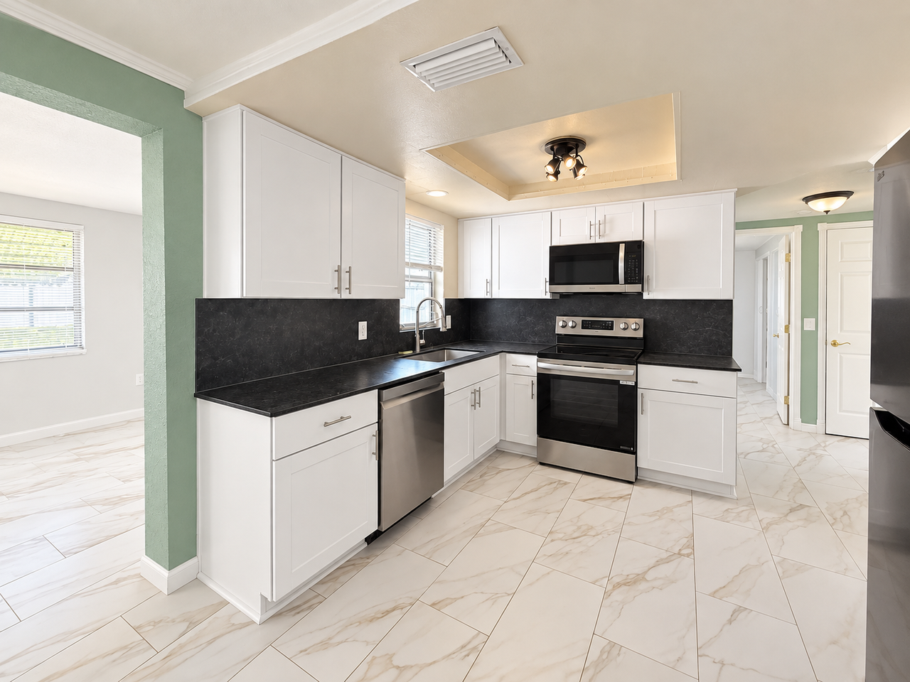 9238 Pegasus Ave - Photo 4 of 11