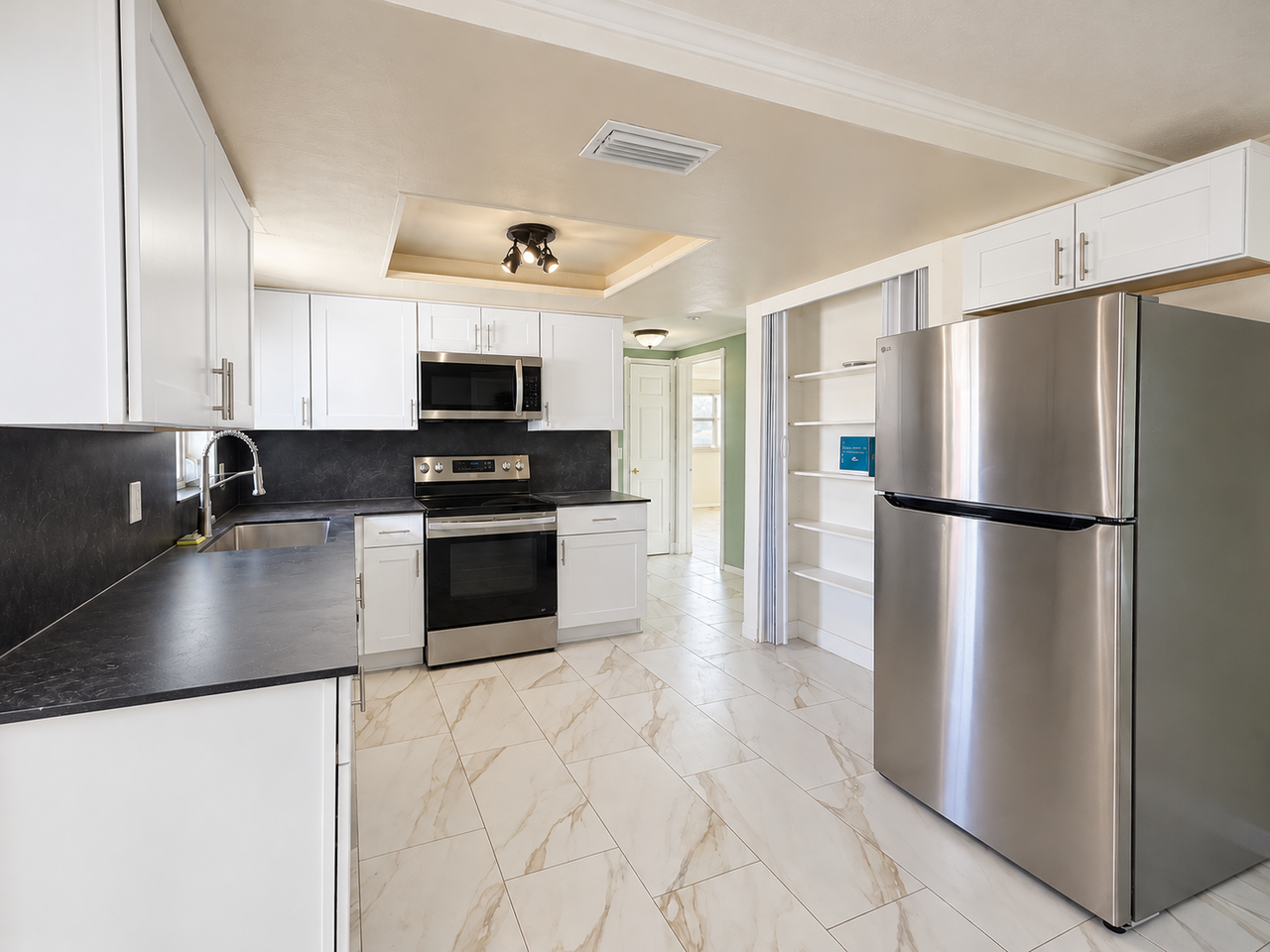 9238 Pegasus Ave - Photo 5 of 11