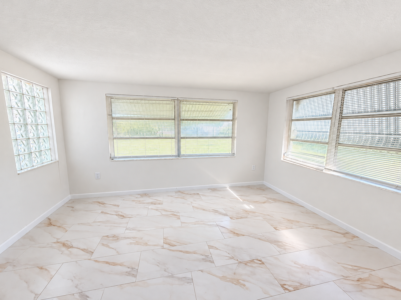 9238 Pegasus Ave - Photo 6 of 11