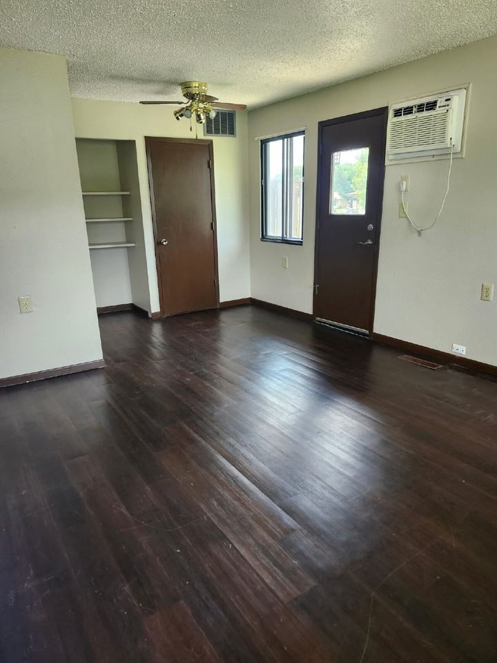 102 8th Ave Nw #10C - Photo 2 of 6