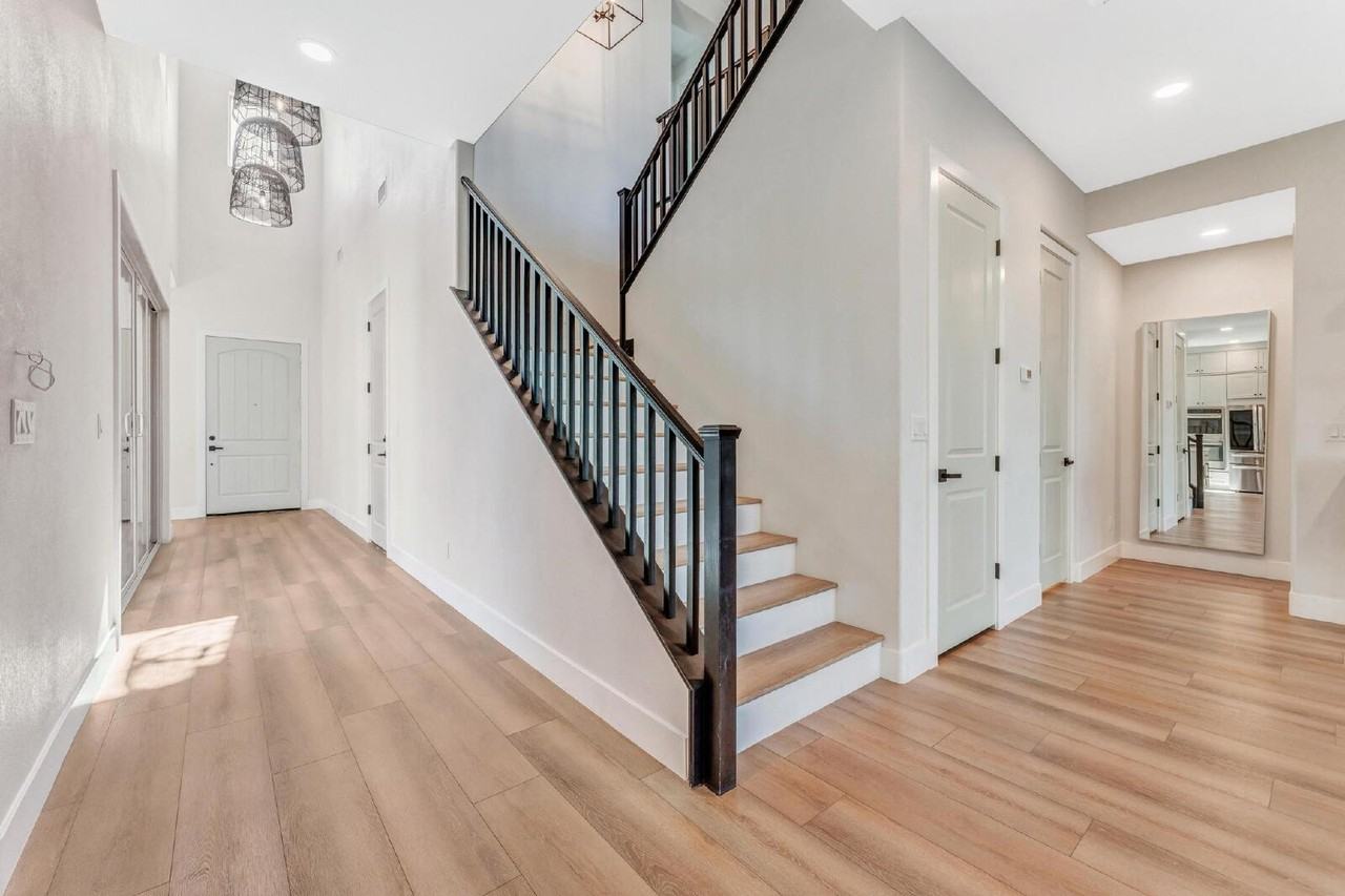 270 Castellari Dr - Photo 7 of 50