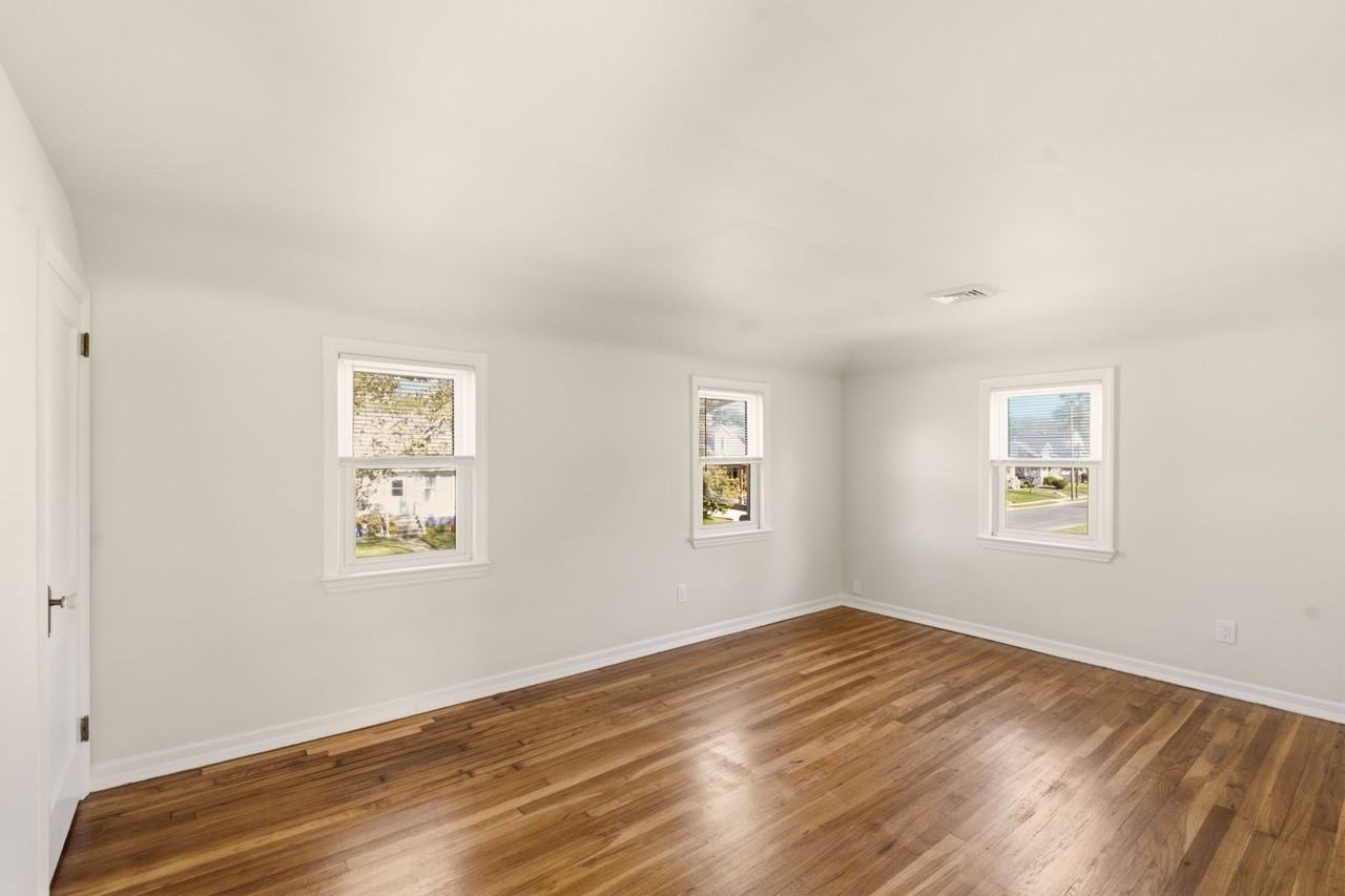 207 Reading Ave - Photo 2 of 13