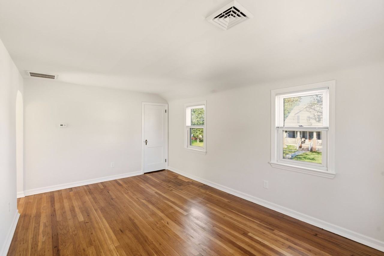 207 Reading Ave - Photo 4 of 13