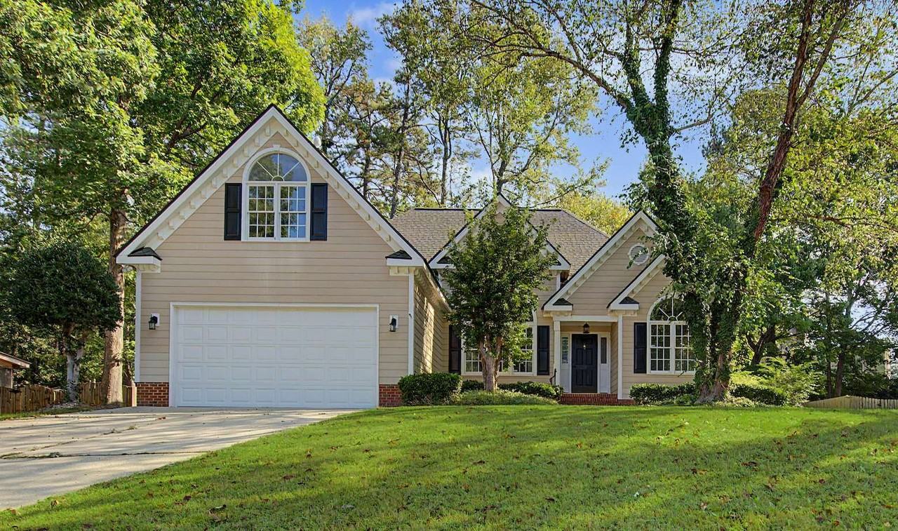 208 Hickory Glen Ln