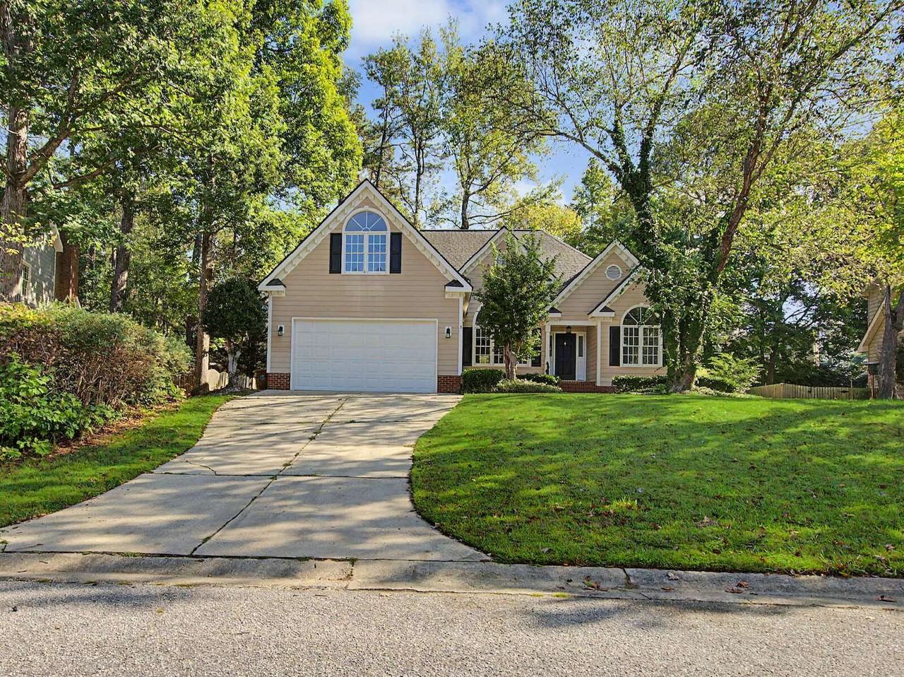 208 Hickory Glen Ln - Photo 3 of 39