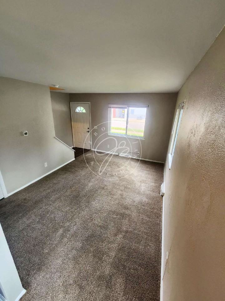 476 2nd St - Photo 2 of 7