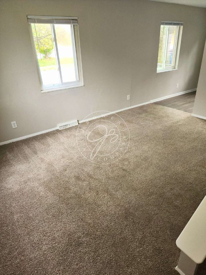 476 2nd St - Photo 4 of 7
