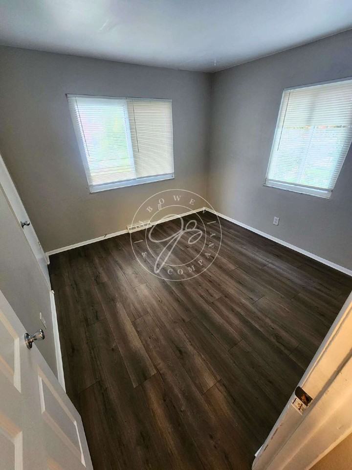 476 2nd St - Photo 6 of 7