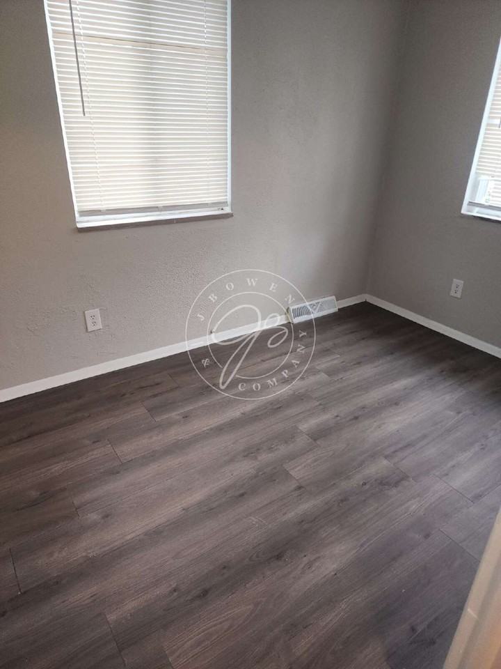 476 2nd St - Photo 7 of 7