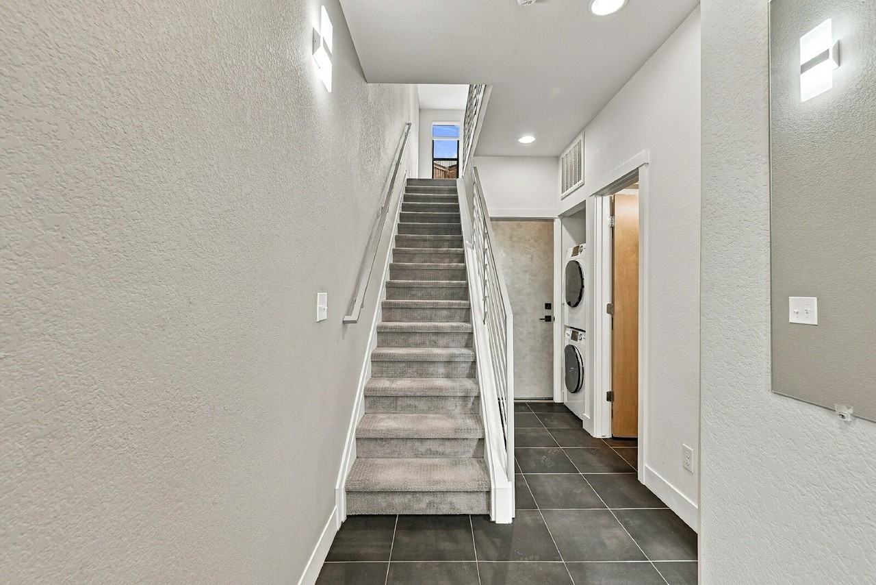 3320 Curtis St - Photo 5 of 36