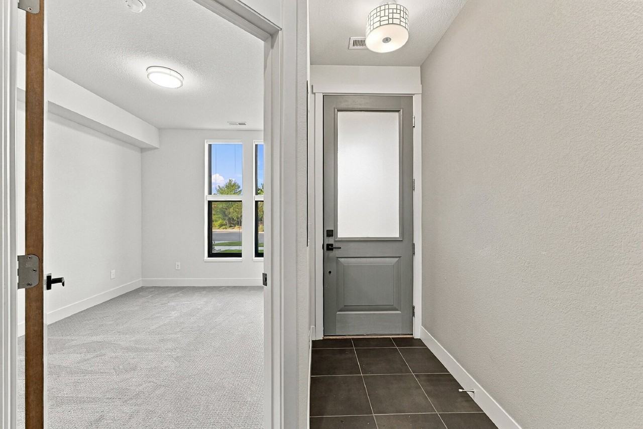 3320 Curtis St - Photo 6 of 36