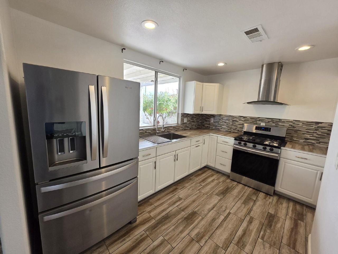 576 River Bed St - Photo 4 of 18