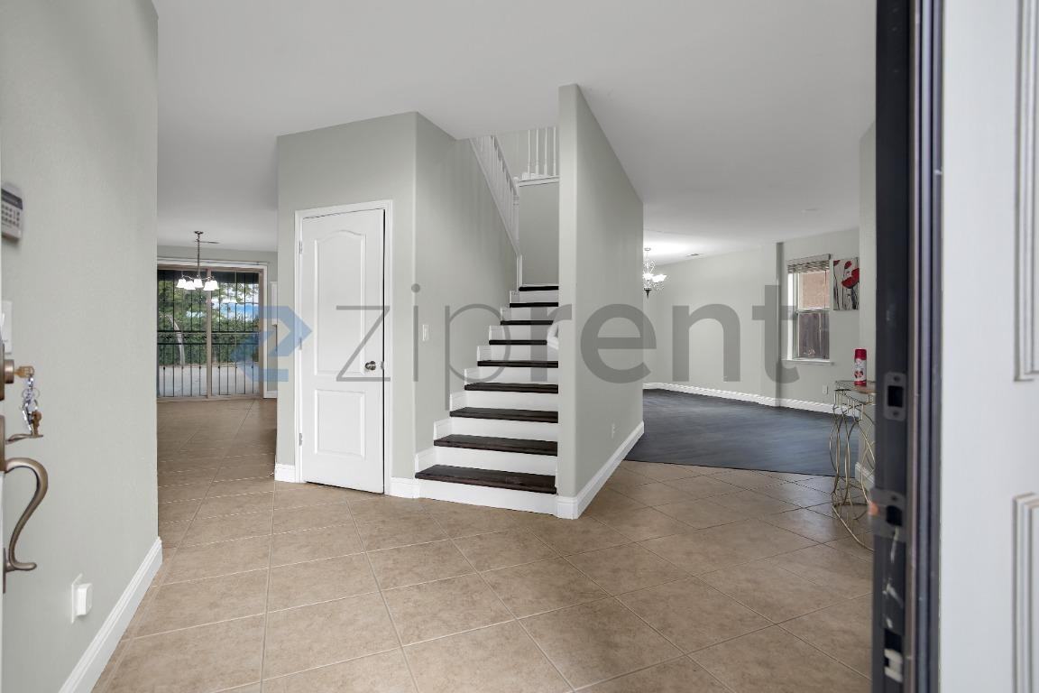 5850 N Shiraz Ave - Photo 4 of 43