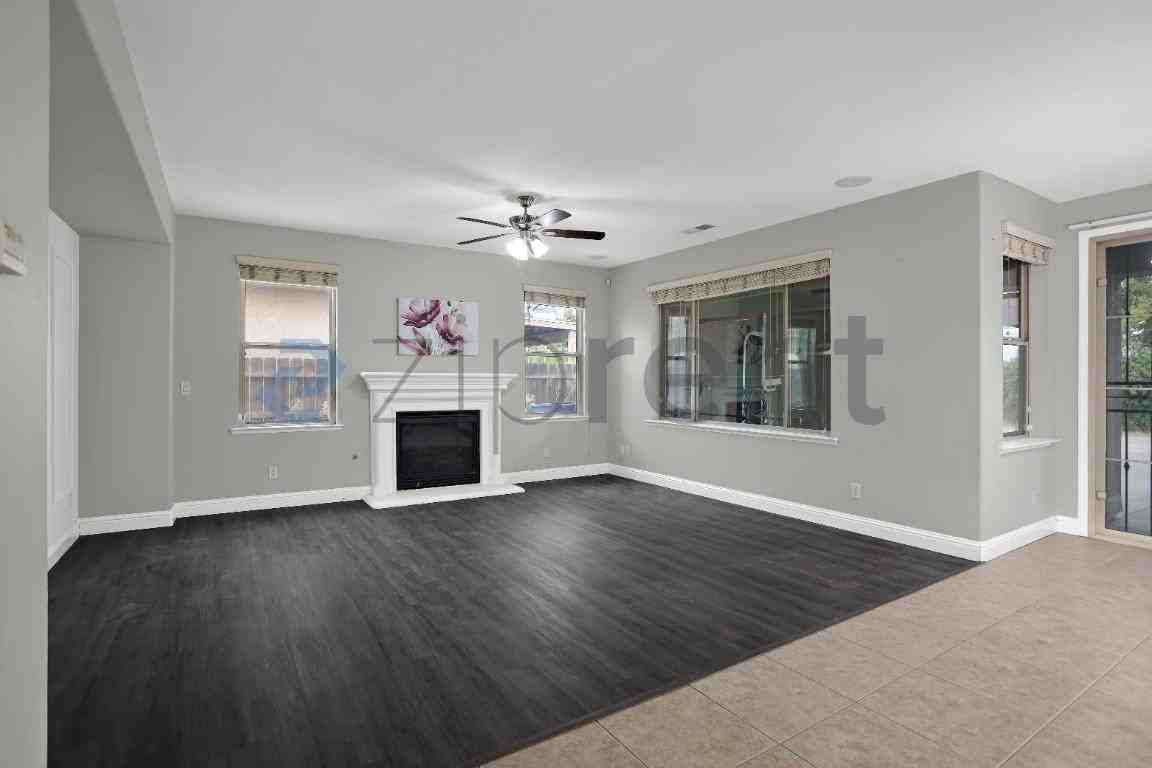 5850 N Shiraz Ave - Photo 5 of 43