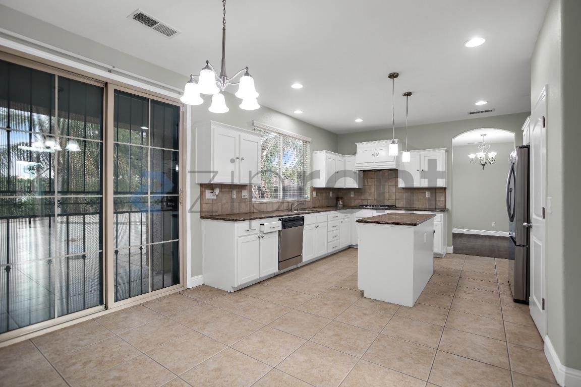 5850 N Shiraz Ave - Photo 7 of 43