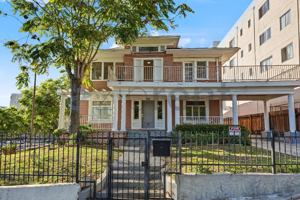 featured image of 509 S Grand View St #3