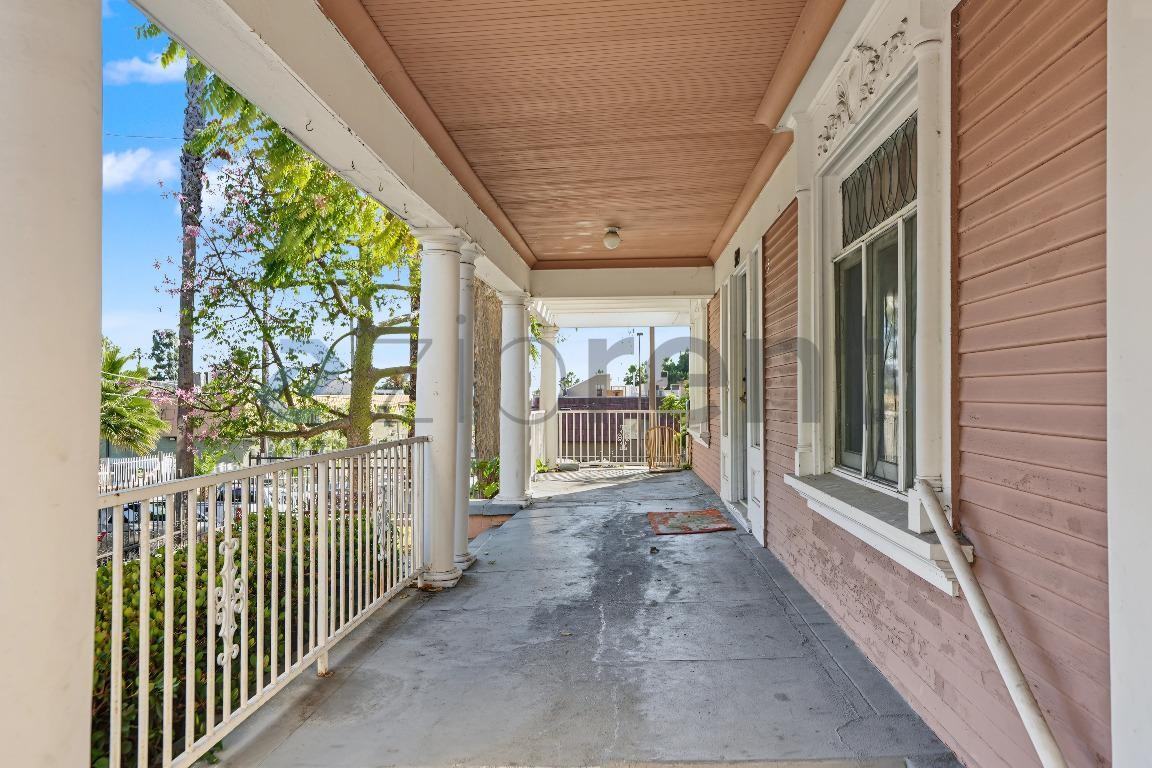 509 S Grand View St #3 - Photo 6 of 26