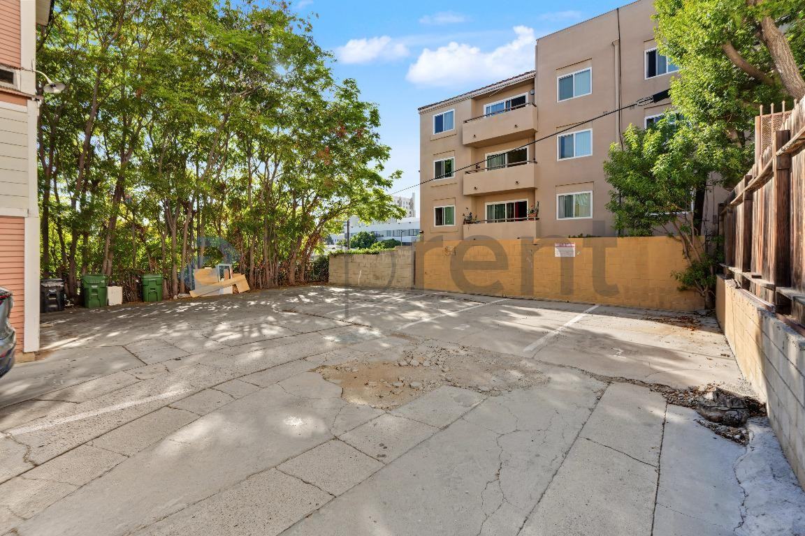 509 S Grand View St #3 - Photo 7 of 26