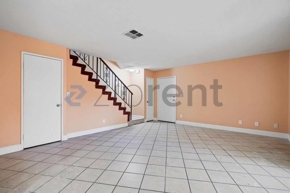14322 Valerio St #35 - Photo 4 of 24
