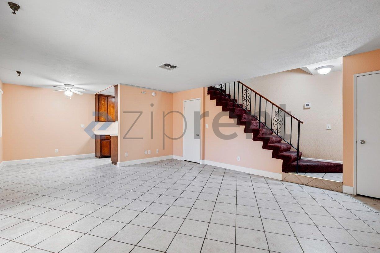 14322 Valerio St #35 - Photo 5 of 24