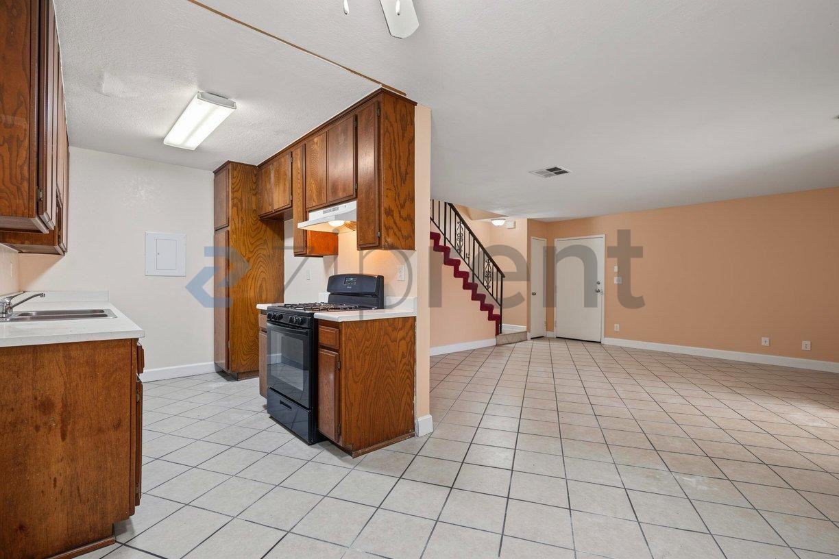 14322 Valerio St #35 - Photo 7 of 24