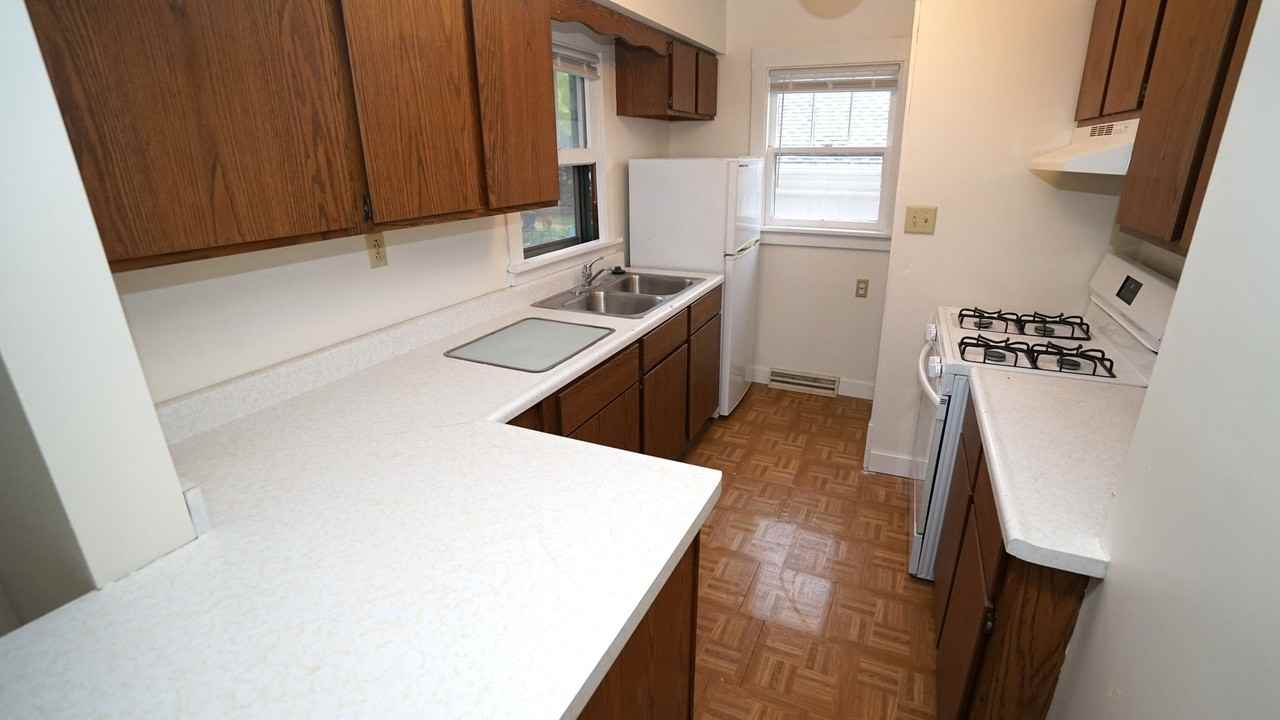 511 S Brooks St - Photo 7 of 17