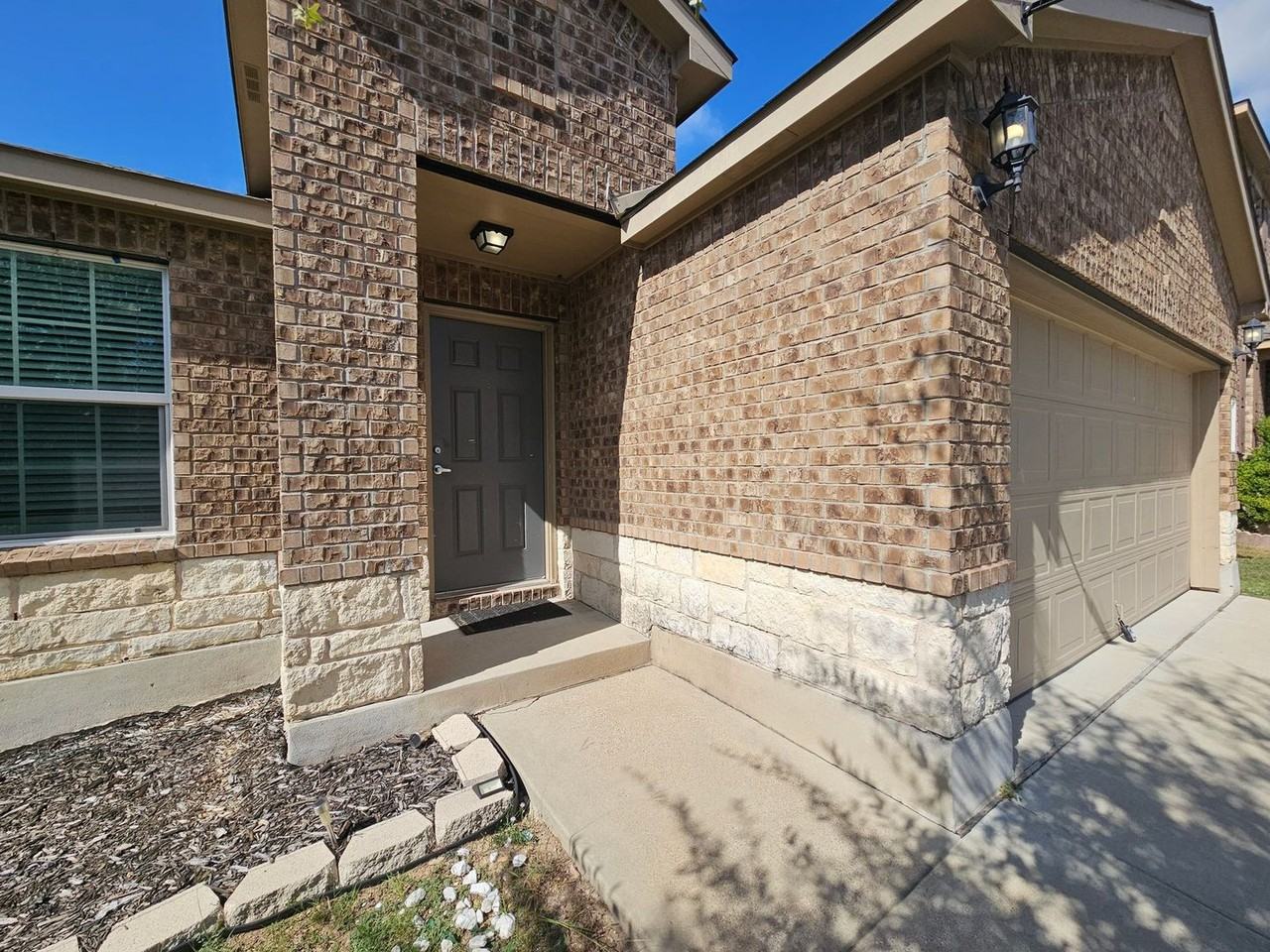 9209 Sandyford Ct - Photo 3 of 20
