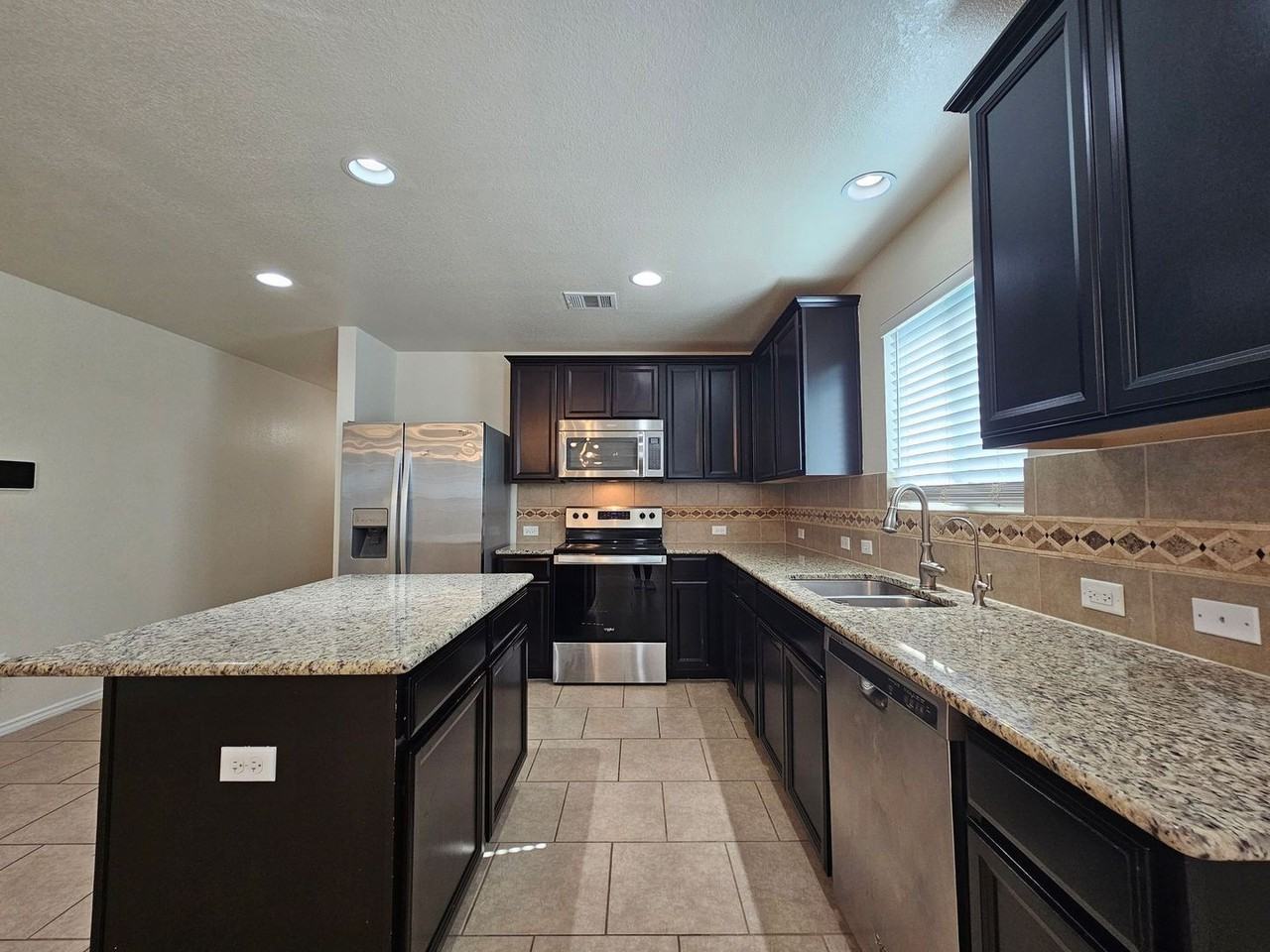 9209 Sandyford Ct - Photo 7 of 20