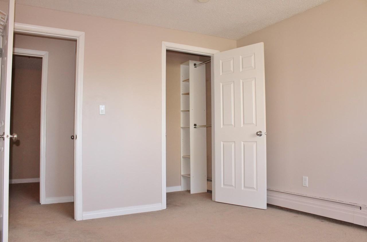 5102 50 Ave - Photo 2 of 10