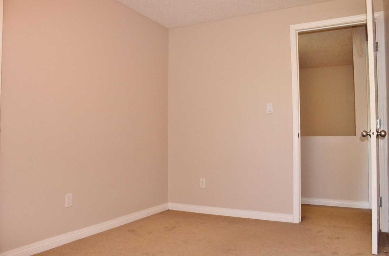 5102 50 Ave - Photo 3 of 10