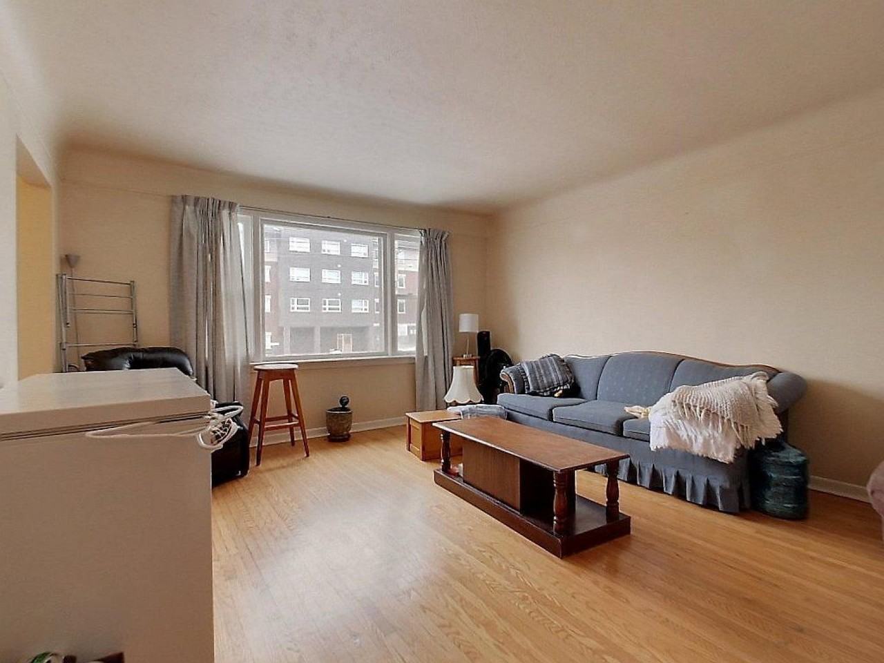 64 Columbia St W - Photo 3 of 5