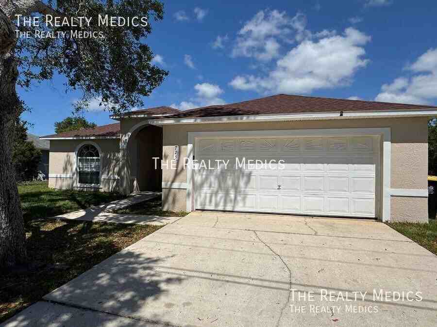 725 Pelican Ct - Photo 2 of 37
