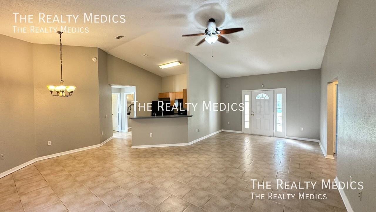 725 Pelican Ct - Photo 5 of 37