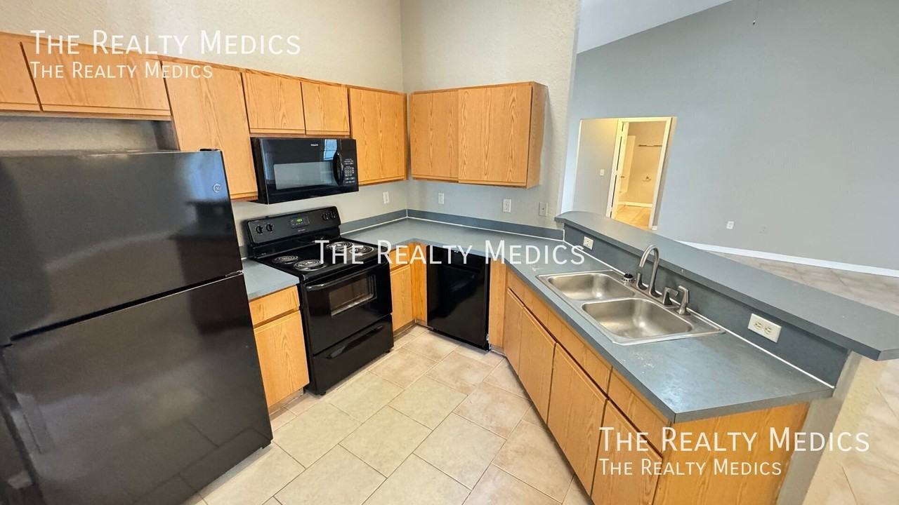 725 Pelican Ct - Photo 6 of 37