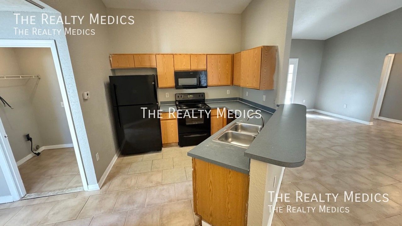 725 Pelican Ct - Photo 7 of 37