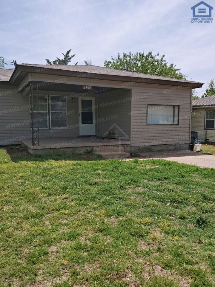 2146 Nw Ozmun Ave - Photo 4 of 11