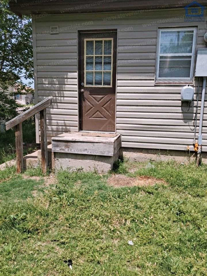2146 Nw Ozmun Ave - Photo 5 of 11