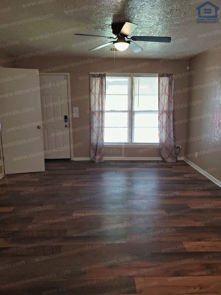 2146 Nw Ozmun Ave - Photo 6 of 11