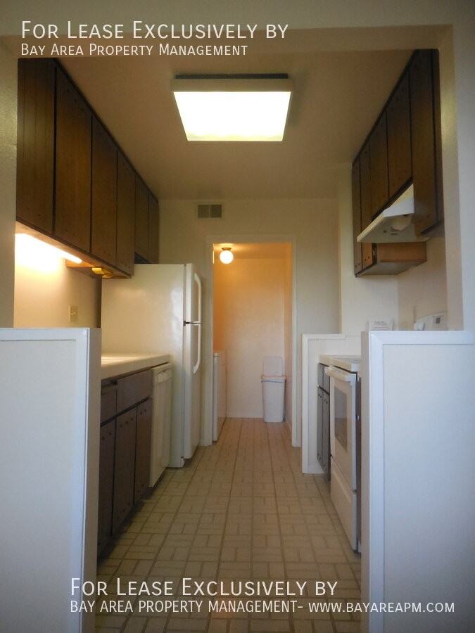 3323 La Mesa Dr #6 - Photo 4 of 16