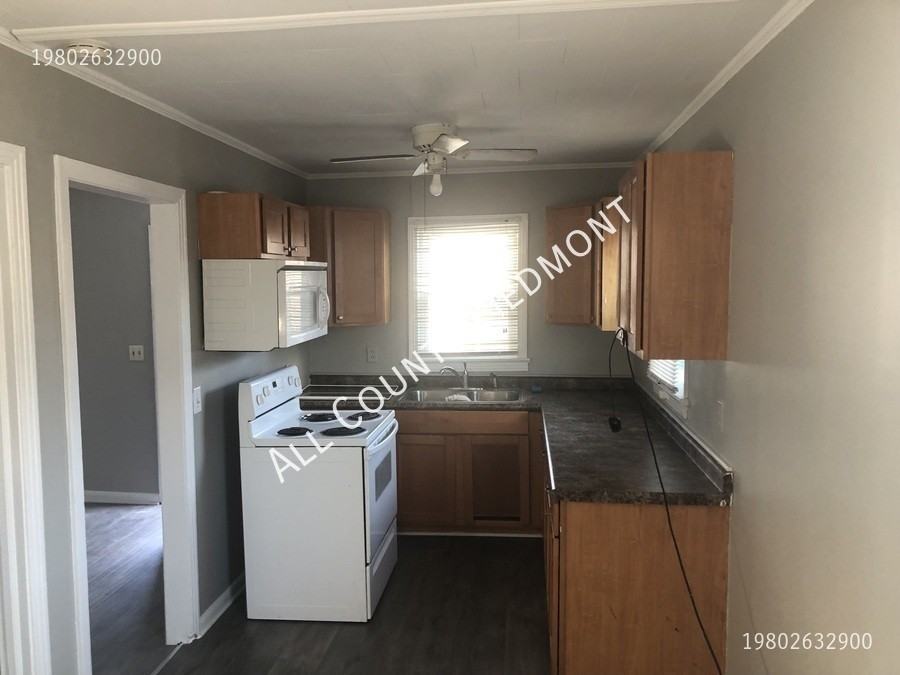 26 Sunderland Rd - Photo 3 of 6