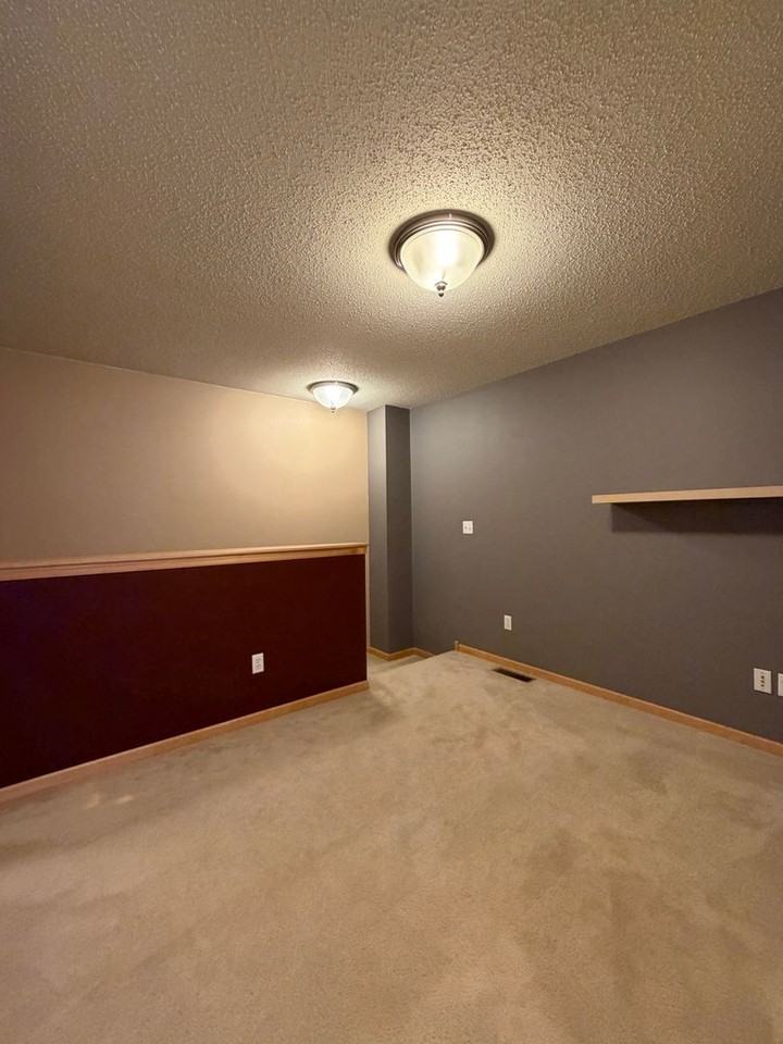 7528 Parkridge Ln - Photo 5 of 18