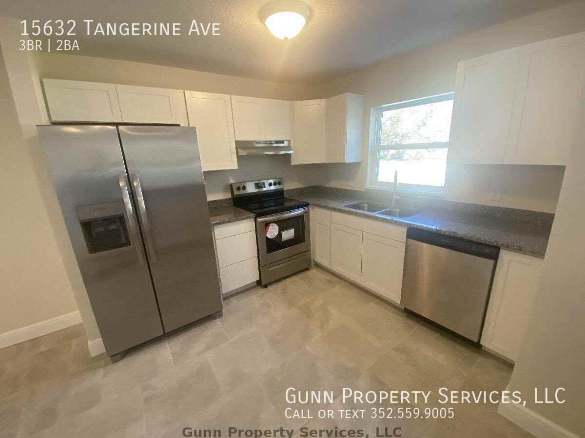 15632 Tangerine Ave - Photo 4 of 18