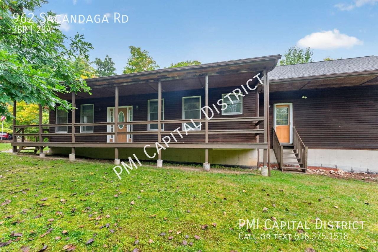 962 Sacandaga Rd - Photo 5 of 45