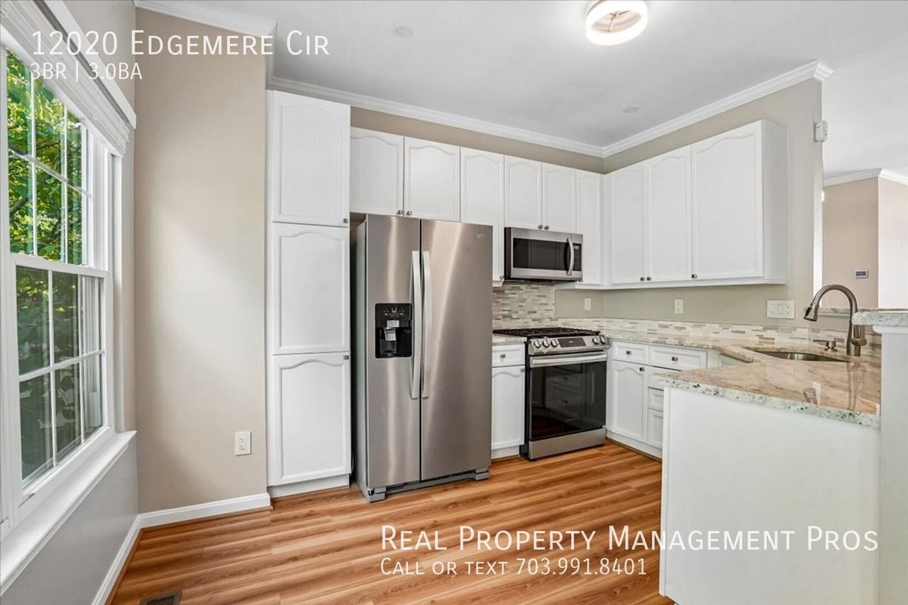 12020 Edgemere Cir - Photo 2 of 43