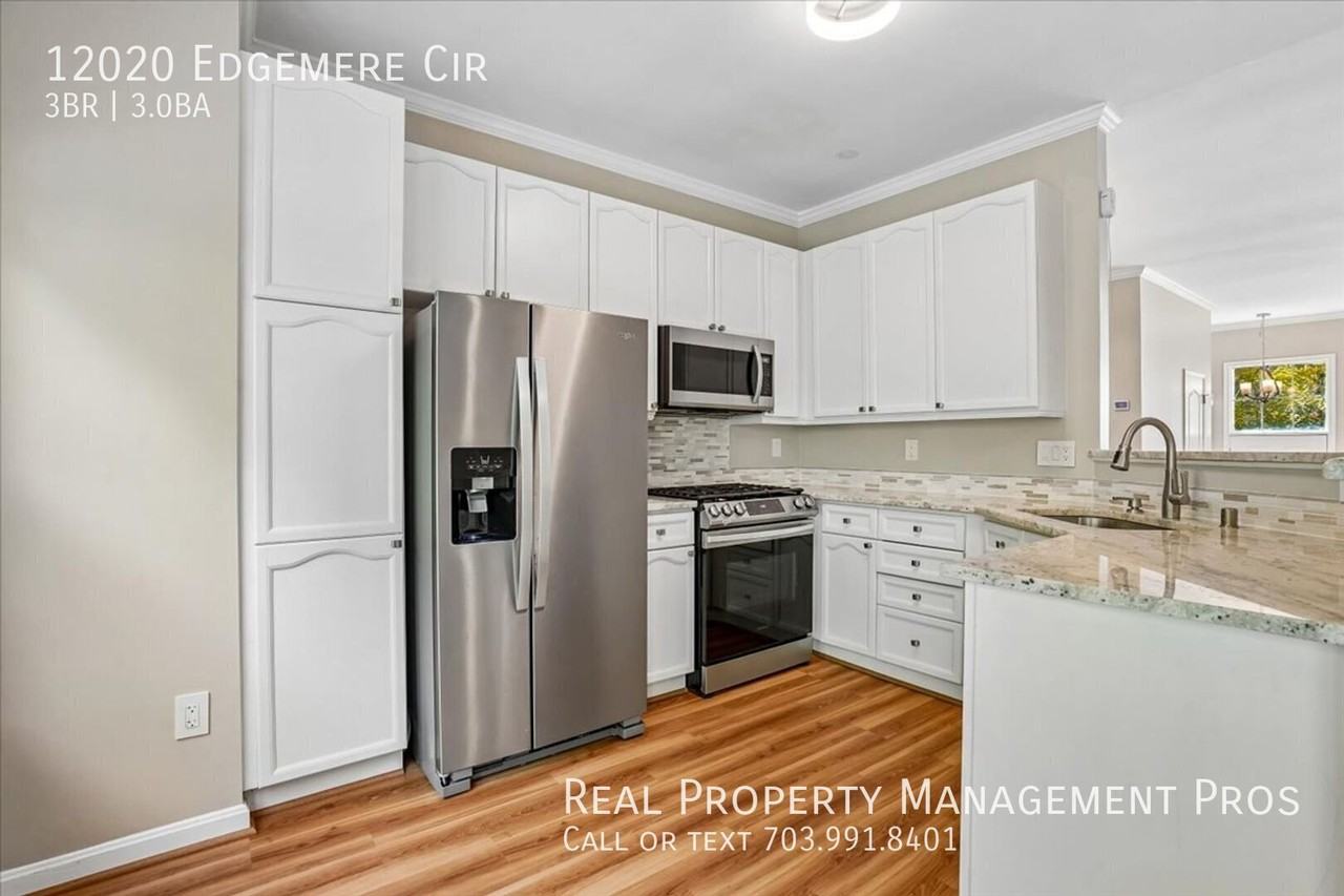 12020 Edgemere Cir - Photo 3 of 43